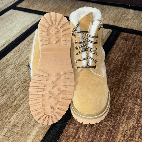 Ugg boots - Picture 5 of 9